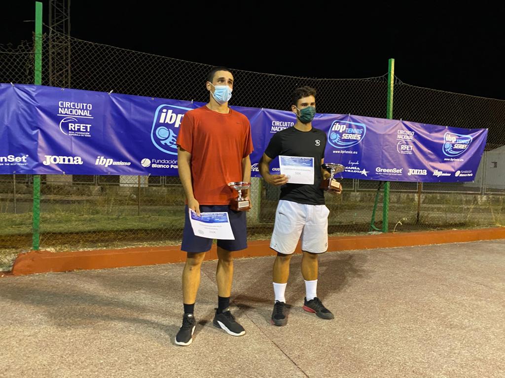 Santiago Plaza gana un torneo nacional de tenis que ha contado con presencia de alguno de los mejores jugadores del ranking nacional e internacional.