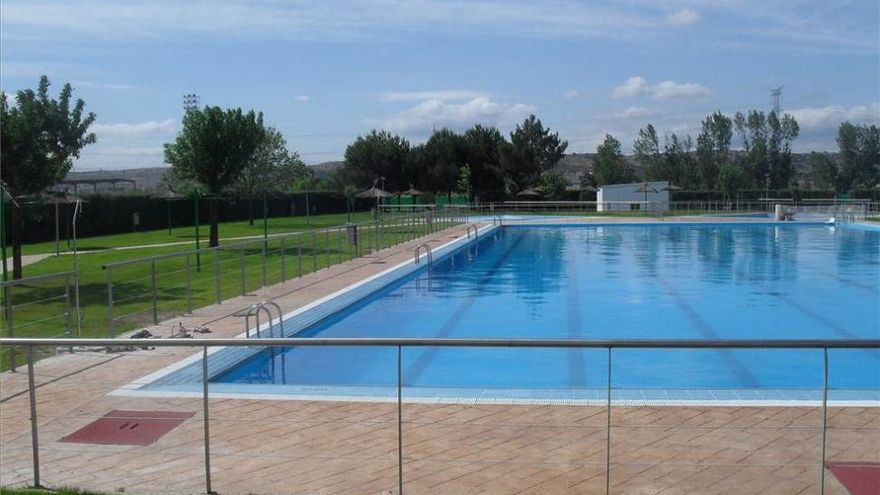 Cierre preventivo del vaso mediano de la piscina municipal.