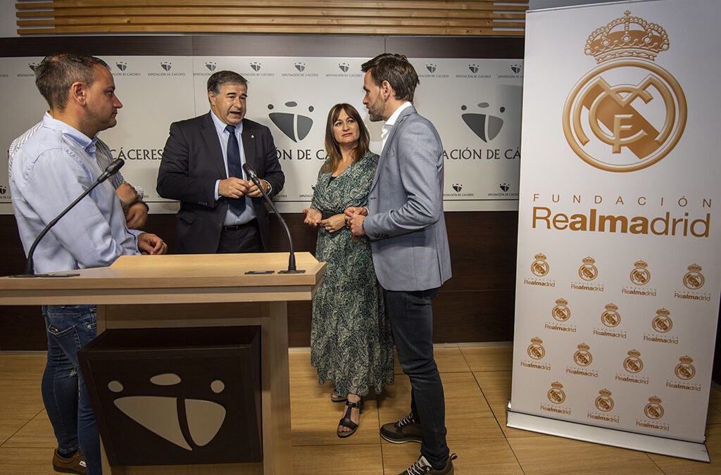 Un centenar de niÃ±os y niÃ±as participarÃ¡n en el Campus Experience del Real Madrid, que llega a Navalmoral de la Mata por primera vez.