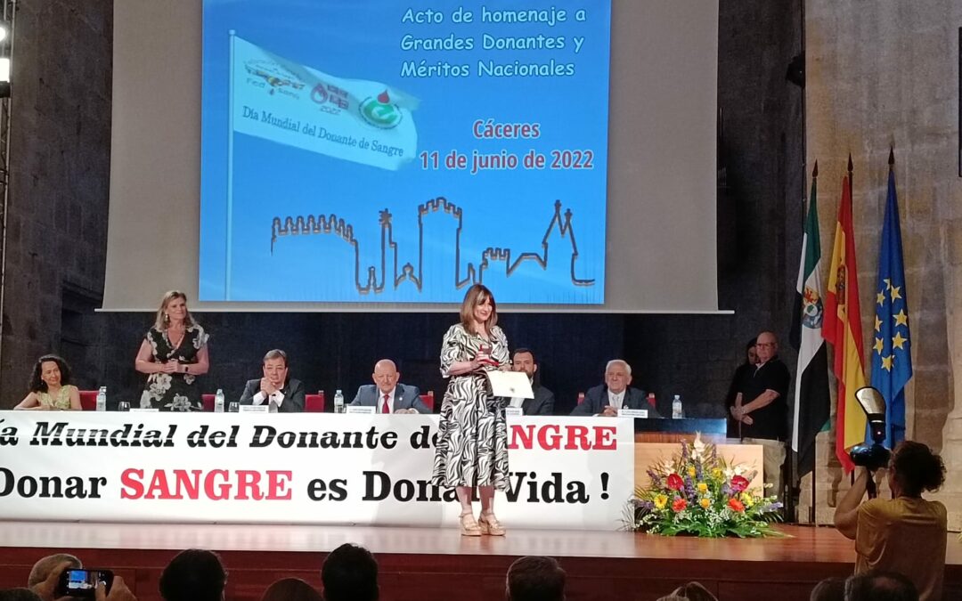 El Ayuntamiento de Navalmoral recibe la Medalla al MÃ©rito Nacional a la DonaciÃ³n de Sangre.